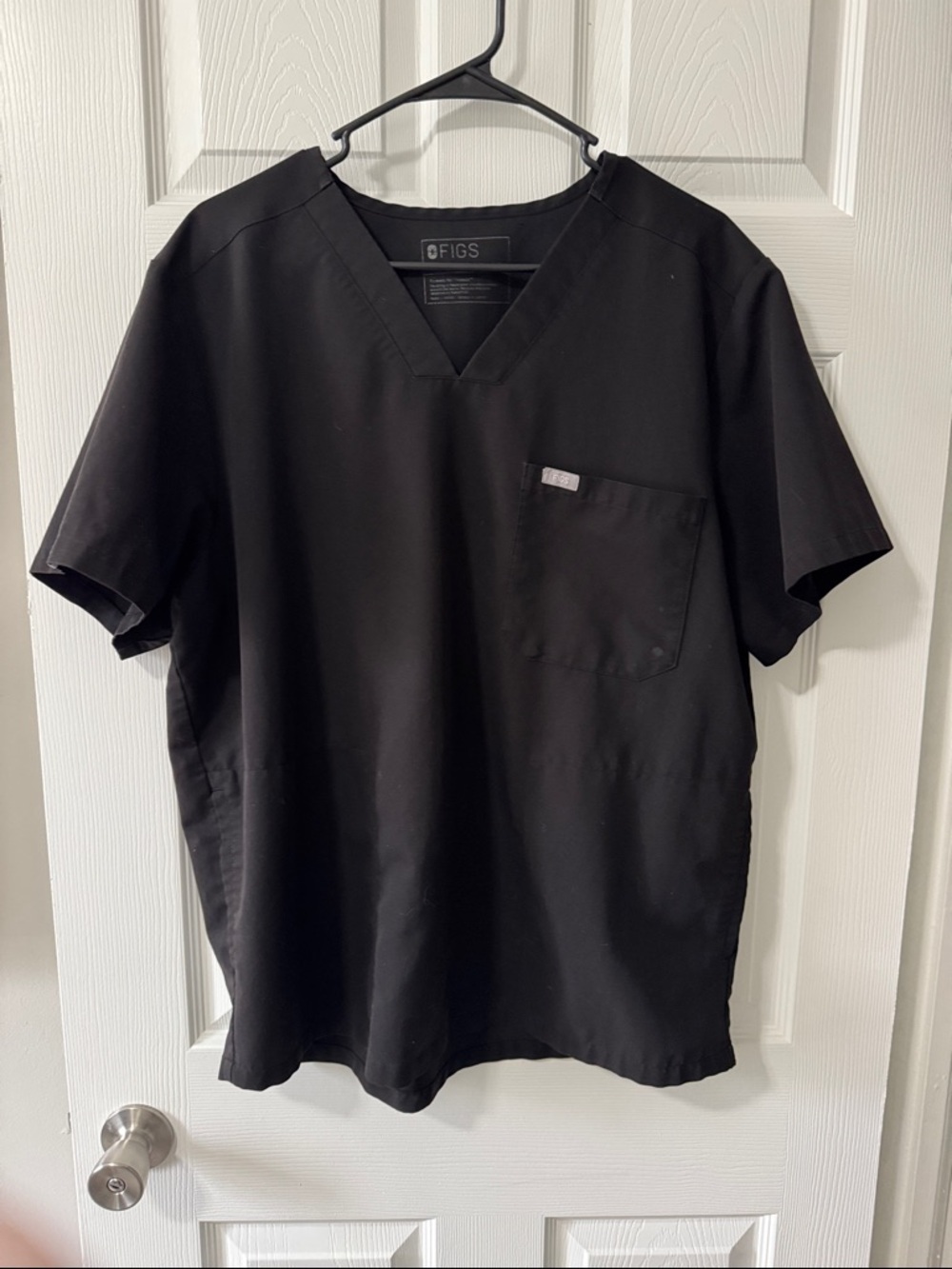 FIGS Men's Black V-Neck Short Sleeve Scrub Top